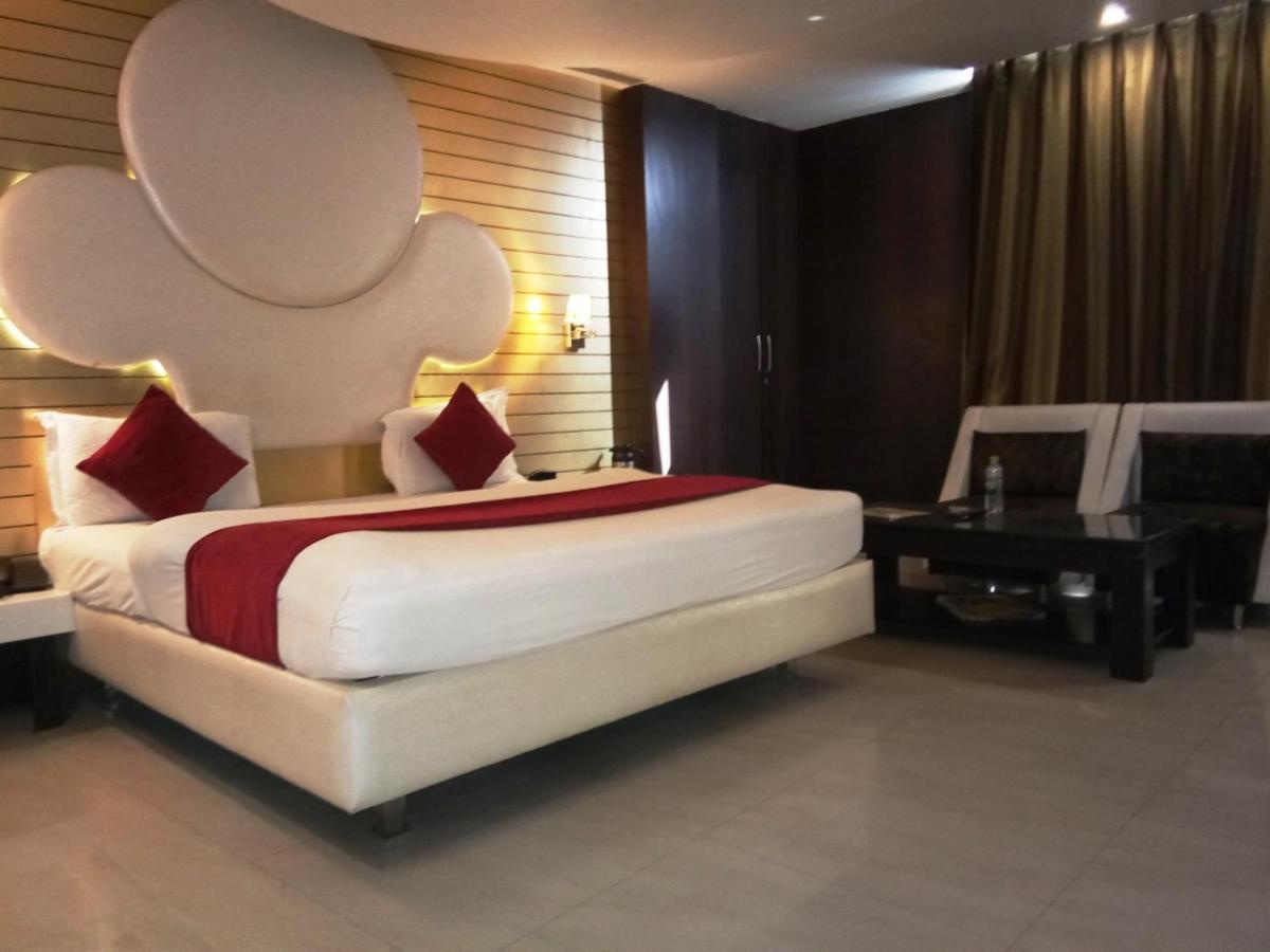 Hotel D'Grand Bareilly Esterno foto