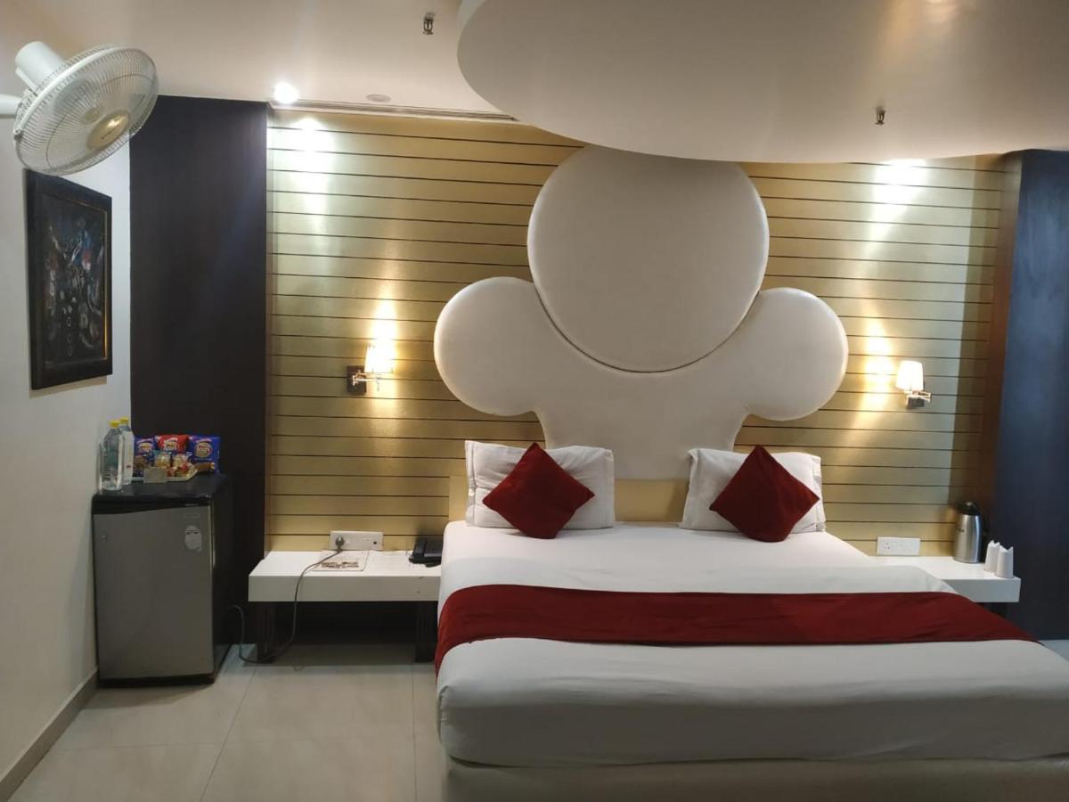 Hotel D'Grand Bareilly Esterno foto