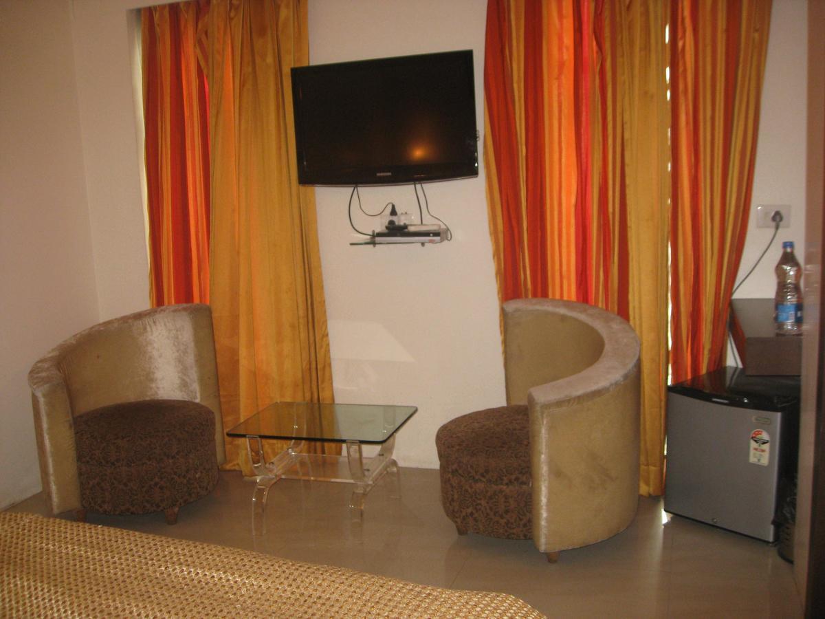 Hotel D'Grand Bareilly Esterno foto
