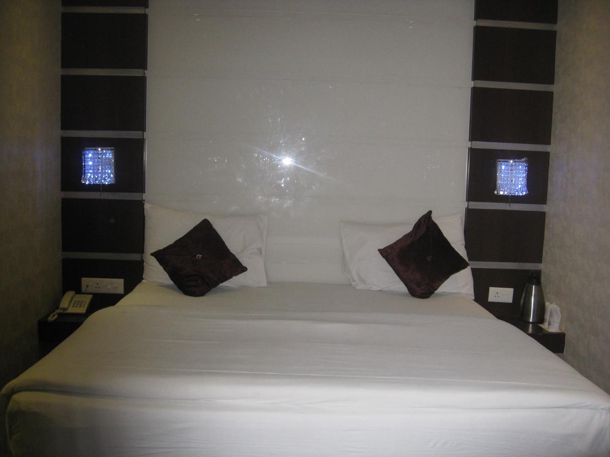 Hotel D'Grand Bareilly Esterno foto
