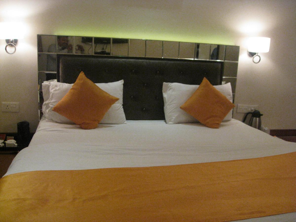 Hotel D'Grand Bareilly Esterno foto