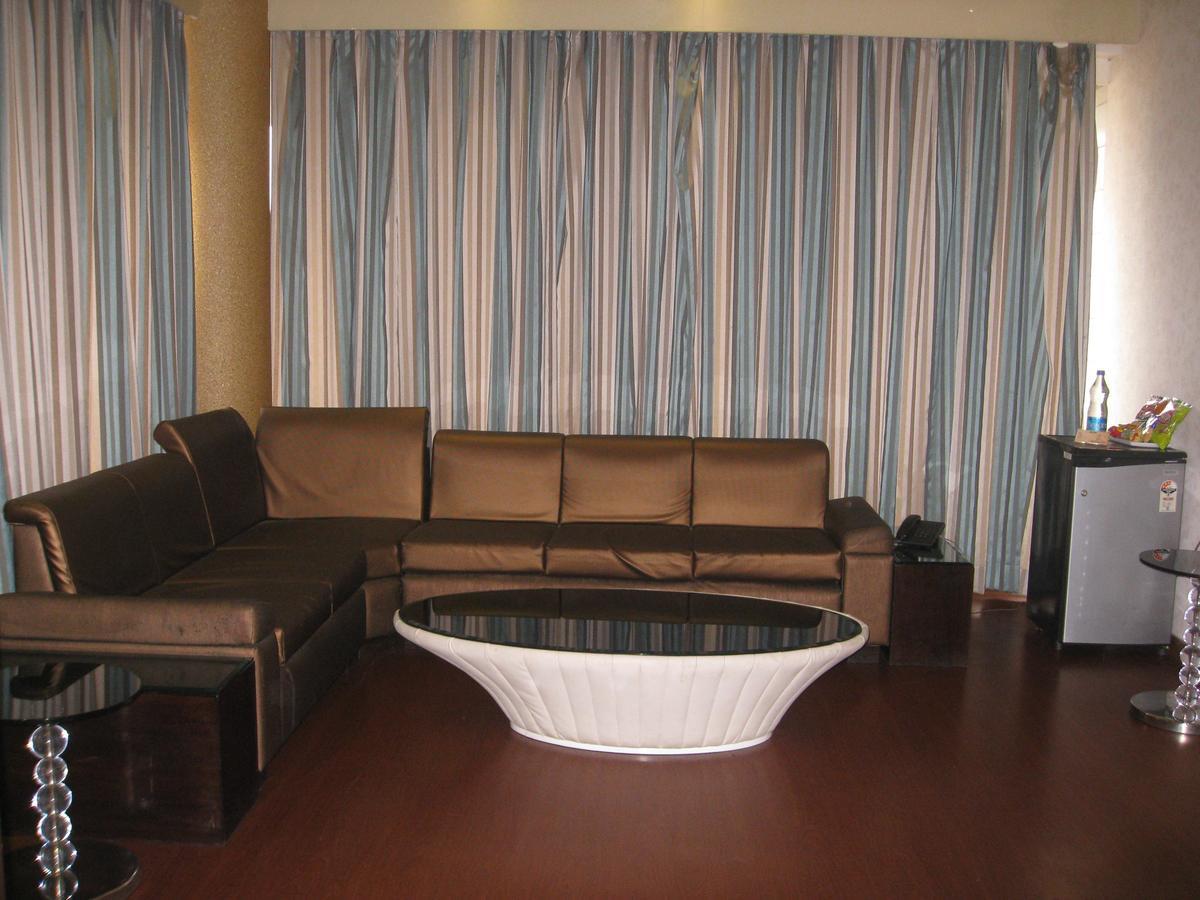 Hotel D'Grand Bareilly Esterno foto