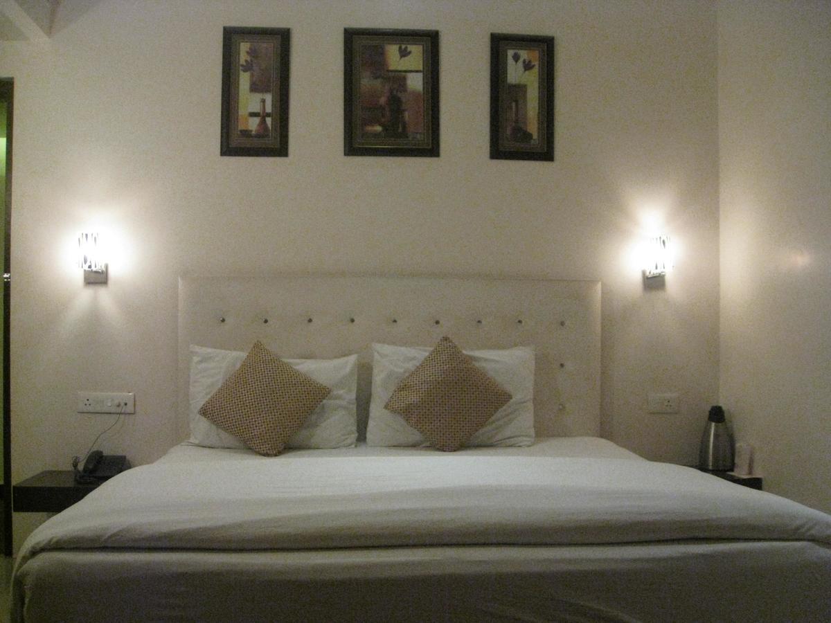 Hotel D'Grand Bareilly Esterno foto
