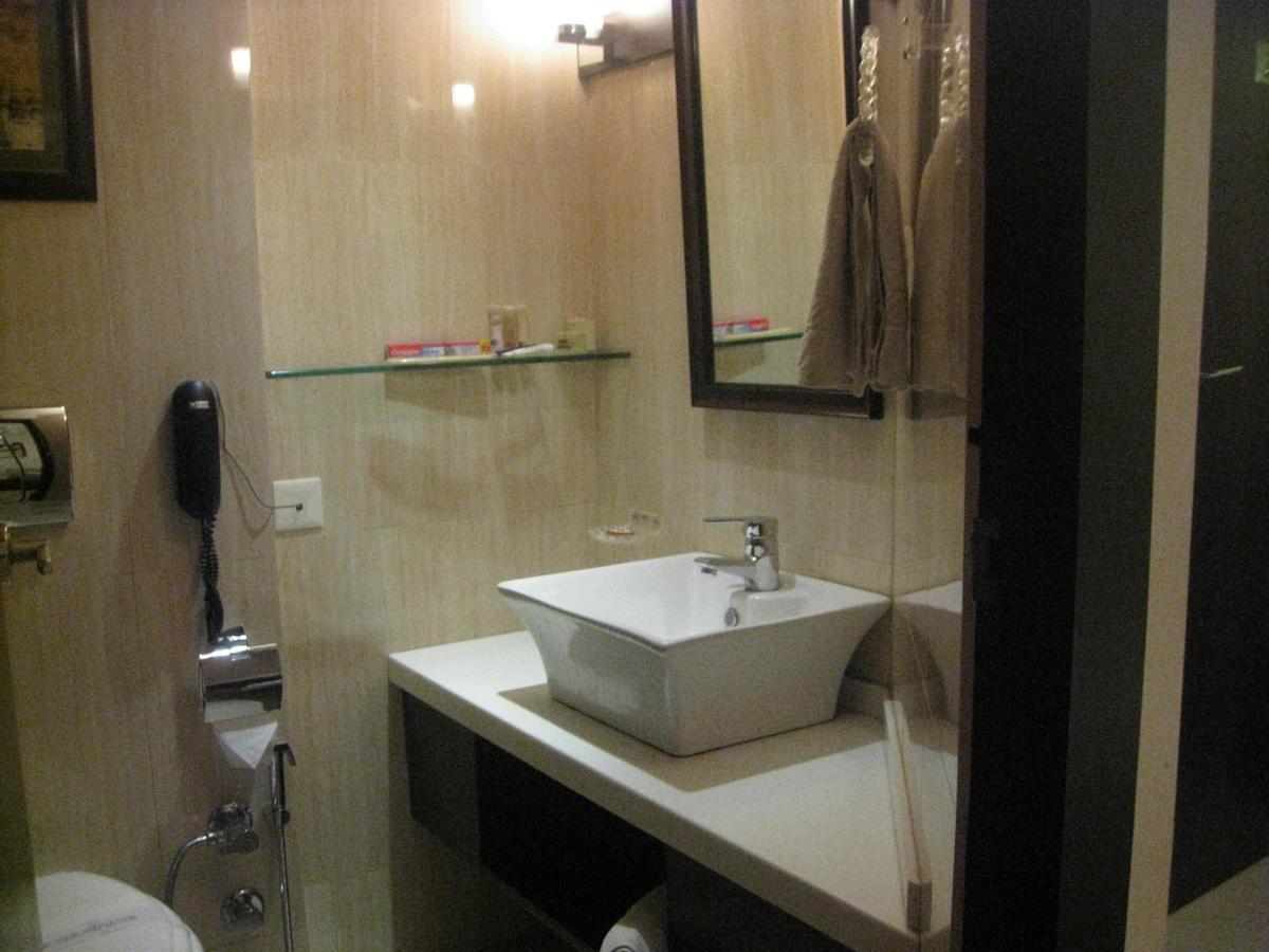 Hotel D'Grand Bareilly Esterno foto