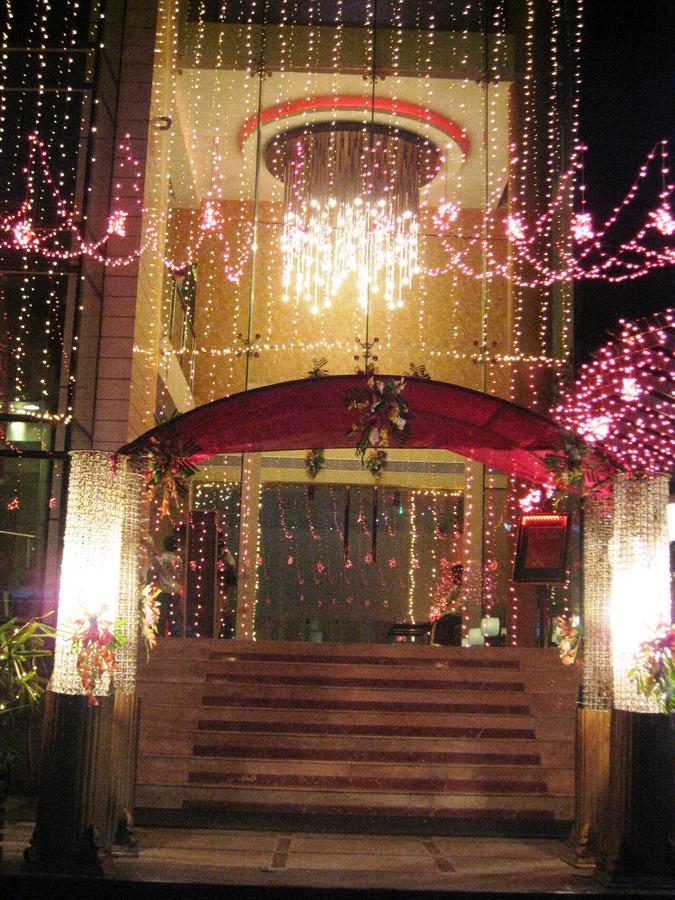 Hotel D'Grand Bareilly Esterno foto