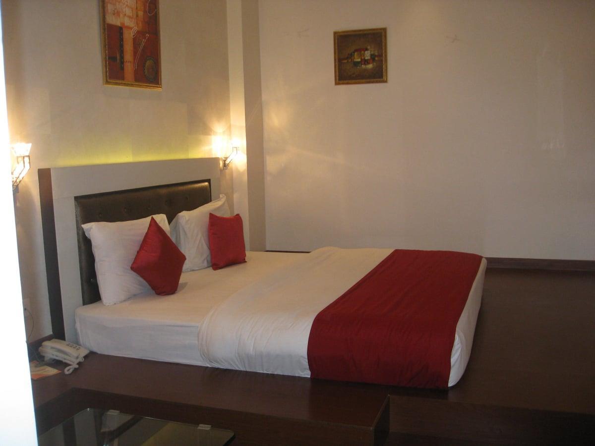 Hotel D'Grand Bareilly Esterno foto