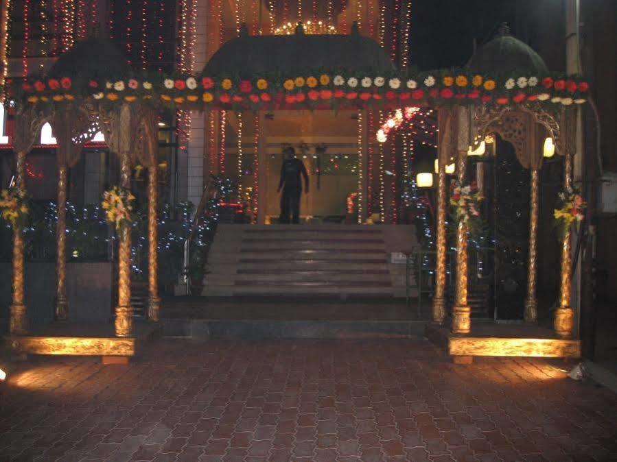 Hotel D'Grand Bareilly Esterno foto